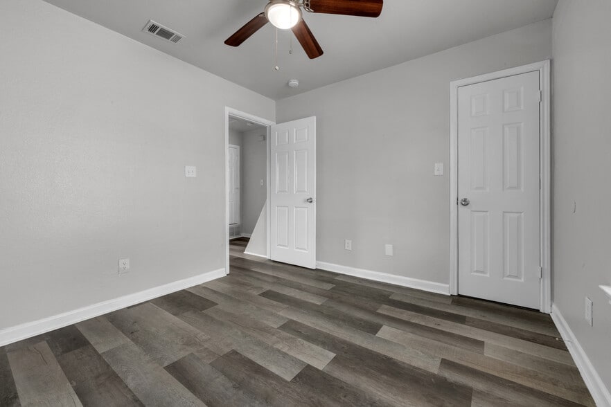 More Photos Of 4936 Flamingo Rd, Fort Worth Apartments For Sale