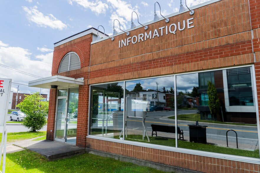 More Photos Of 786 St King E, Sherbrooke Storefront Retail Office For Sale