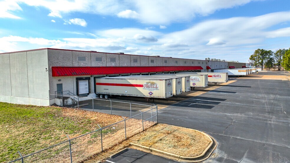 More Photos Of 8950 Hacks Cross Rd, Olive Branch Distribution For Lease