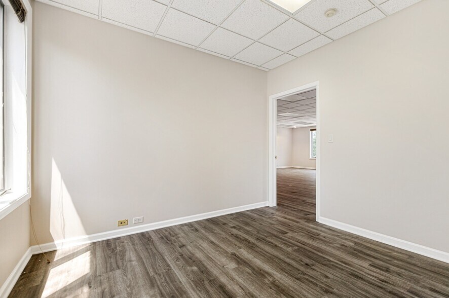 More Photos Of 821-824 Courtyard Dr, Hillsborough Office For Lease