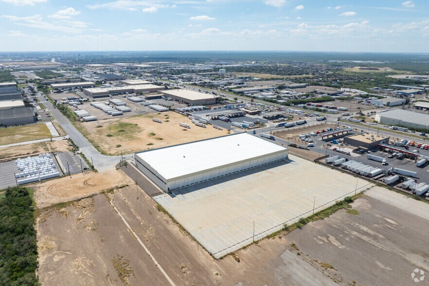 More Photos Of 172 Interamerica Blvd, Laredo Warehouse For Lease