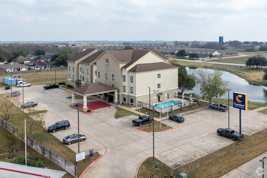 More Photos Of 9345 Highway 6, Navasota Hospitality For Sale