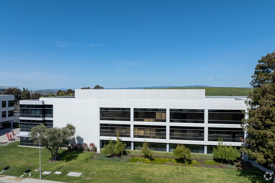 More Photos Of 1376 Bordeaux Dr, Sunnyvale Office For Lease