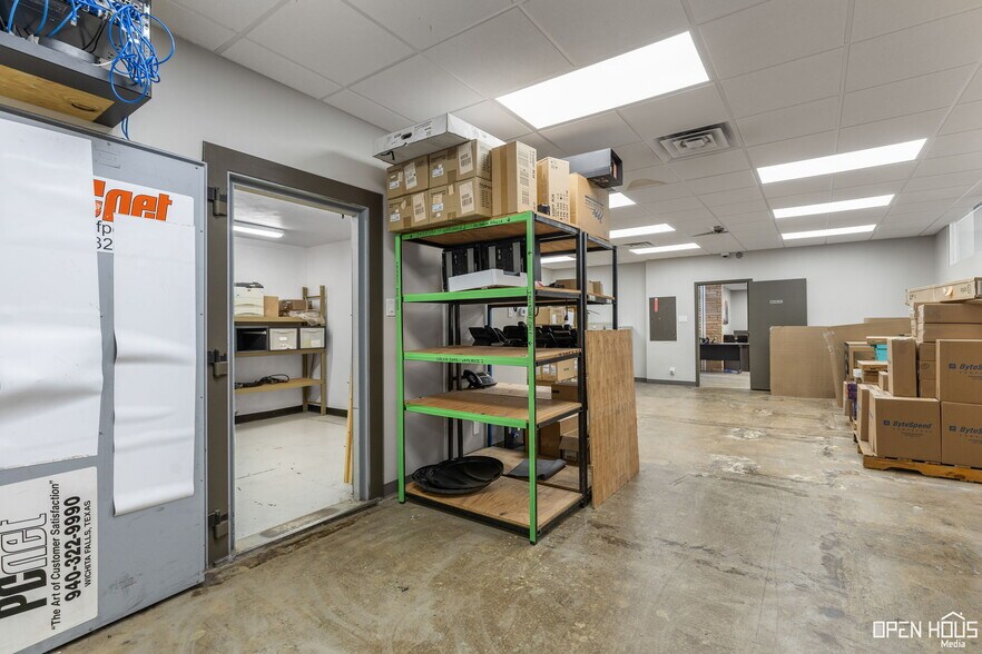 More Photos Of 915 9th St, Wichita Falls Office For Sale