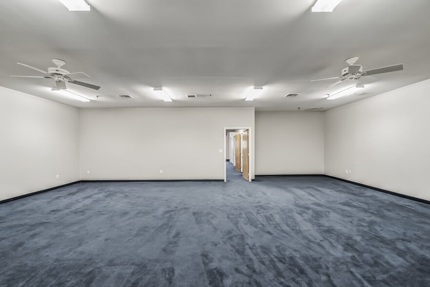 More Photos Of 600 Deer Rd, Cherry Hill Light Distribution For Sale