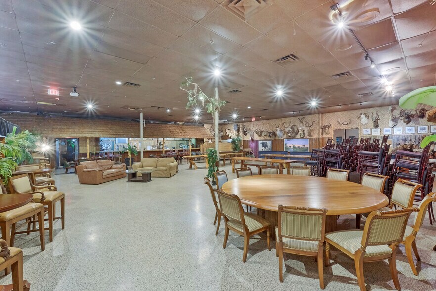 More Photos Of 4351 NE 12th Ter, Oakland Park Restaurant For Lease