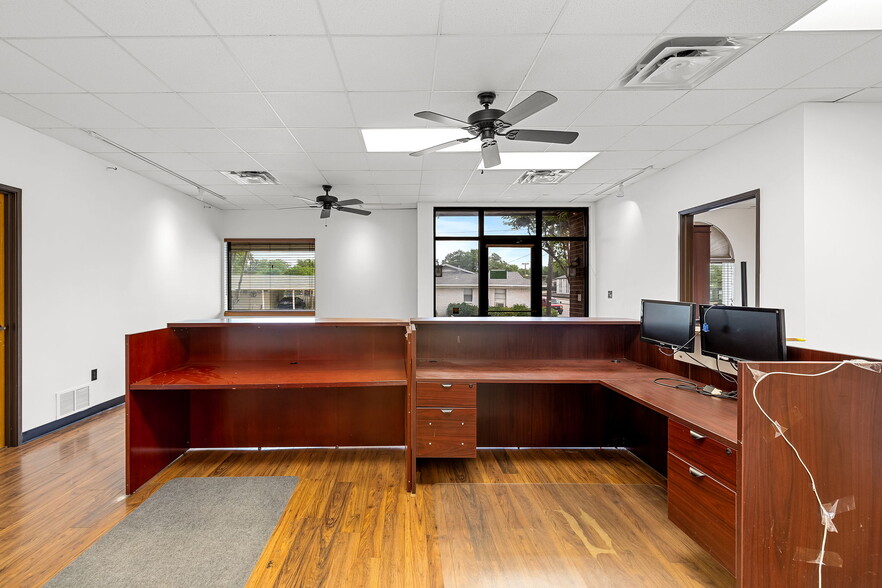More Photos Of 1515 E Belt Line Rd, Carrollton Office Residential For Sale