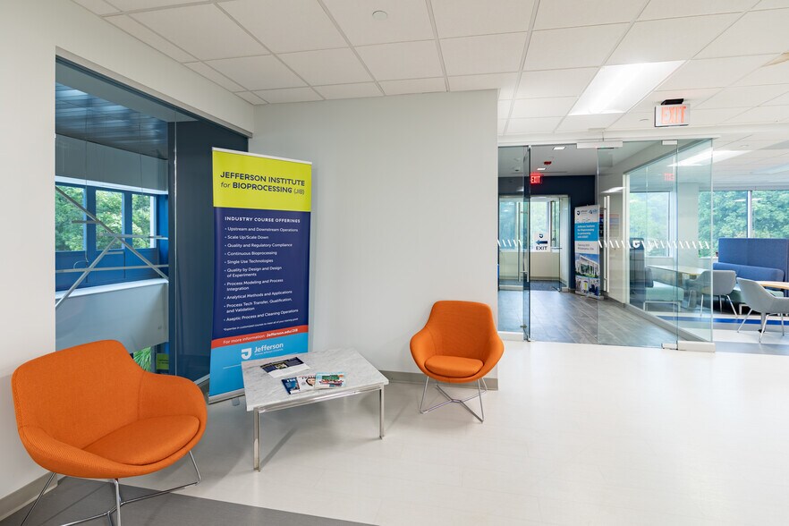 More Photos Of 727 Norristown Rd, Lower Gwynedd Research And Development For Lease