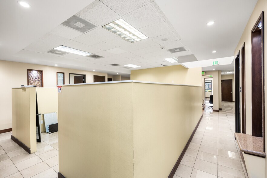 More Photos Of 2525 W Woodland Dr, Anaheim Light Distribution For Lease