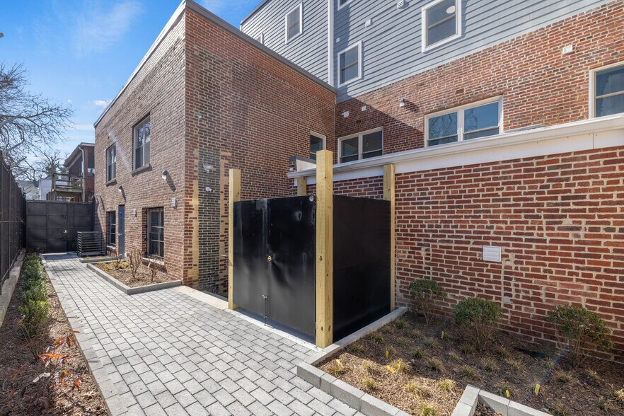 More Photos Of 1916 15th St SE, Washington Apartments For Sale