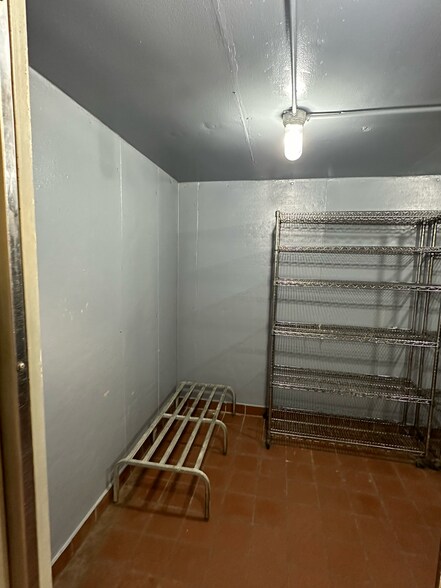 More Photos Of 102 E Park St, Taylorville Freestanding For Sale