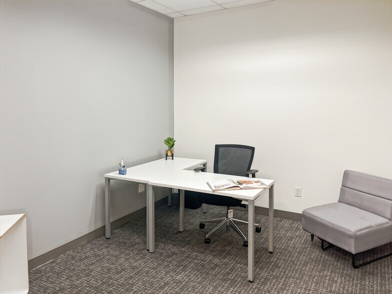 More Photos Of 450 N Brand Blvd, Glendale Coworking Space