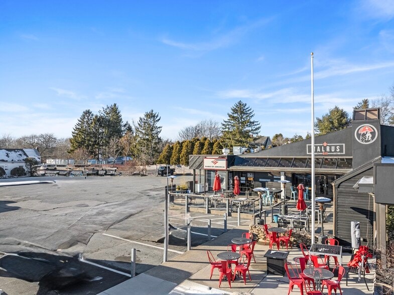 More Photos Of 33 County Rd, Mattapoisett Freestanding For Sale