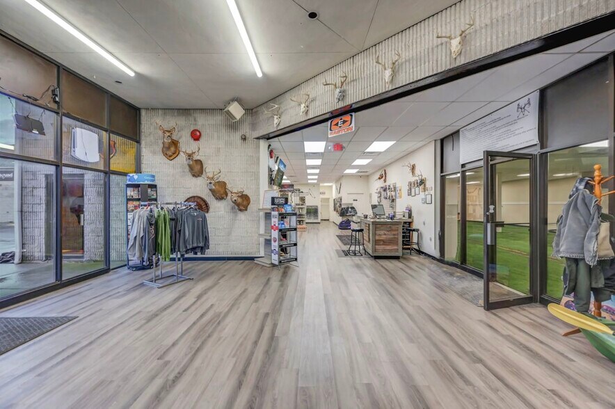 More Photos Of 116-120 Monahan Ave, Dunmore Flex For Lease