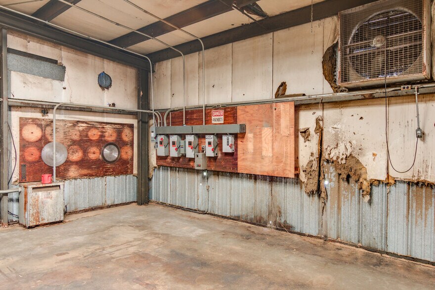 More Photos Of 720 E Main St, Ashdown Warehouse For Sale