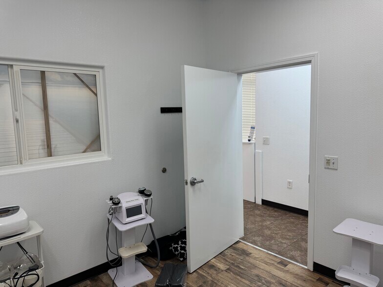 More Photos Of 1219 N Carpenter Rd, Modesto Storefront Retail Office For Lease