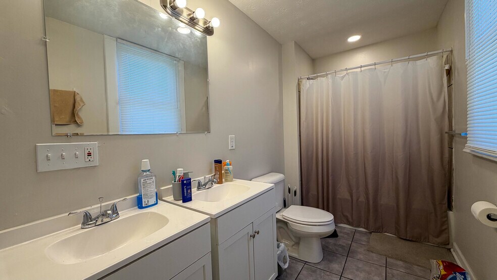 More Photos Of 275 McCormick Pl, Cincinnati Apartments For Sale