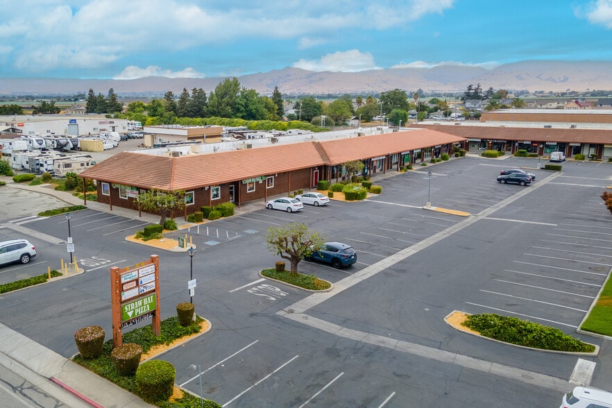 More Photos Of 191 San Felipe Rd, Hollister Unknown For Lease