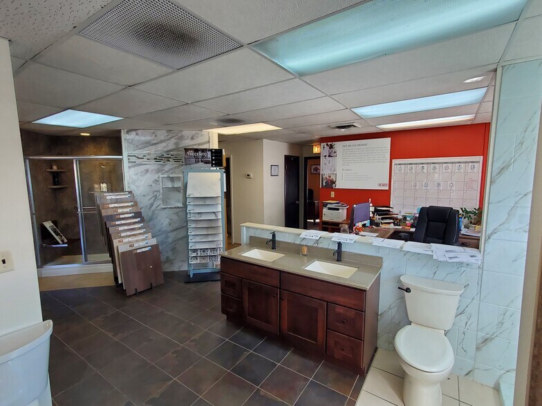 More Photos Of 230 N Koeller St, Oshkosh Storefront Retail Office For Lease