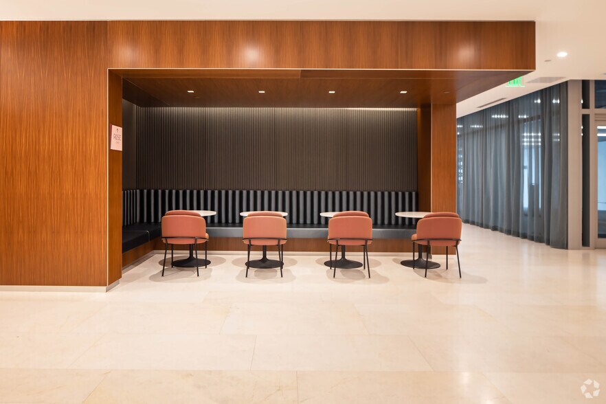 More Photos Of 16690 Collins Ave, Sunny Isles Beach Office For Lease