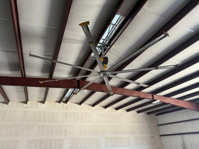 More Photos Of 3943 S Interstate 35, New Braunfels Unknown For Lease