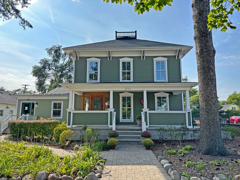 More Photos Of 209-211 Walnut Blvd, Rochester Medical For Lease