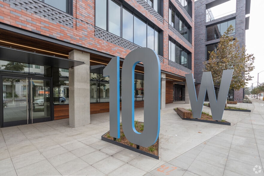 More Photos Of 10 W Walnut St, Pasadena Loft Creative Space For Lease