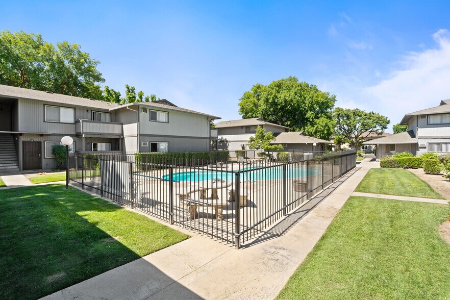 More Photos Of 2205 Peach Ave, Clovis Apartments For Sale