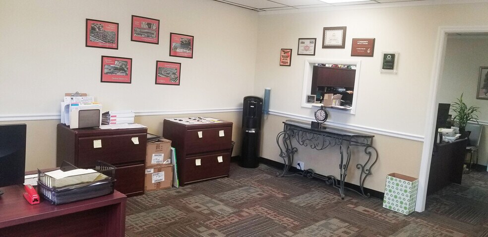 More Photos Of 235 N Jog Rd, West Palm Beach Warehouse For Lease