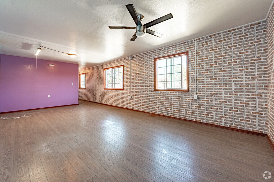 More Photos Of 540 S Crocker St, Los Angeles Industrial For Sale