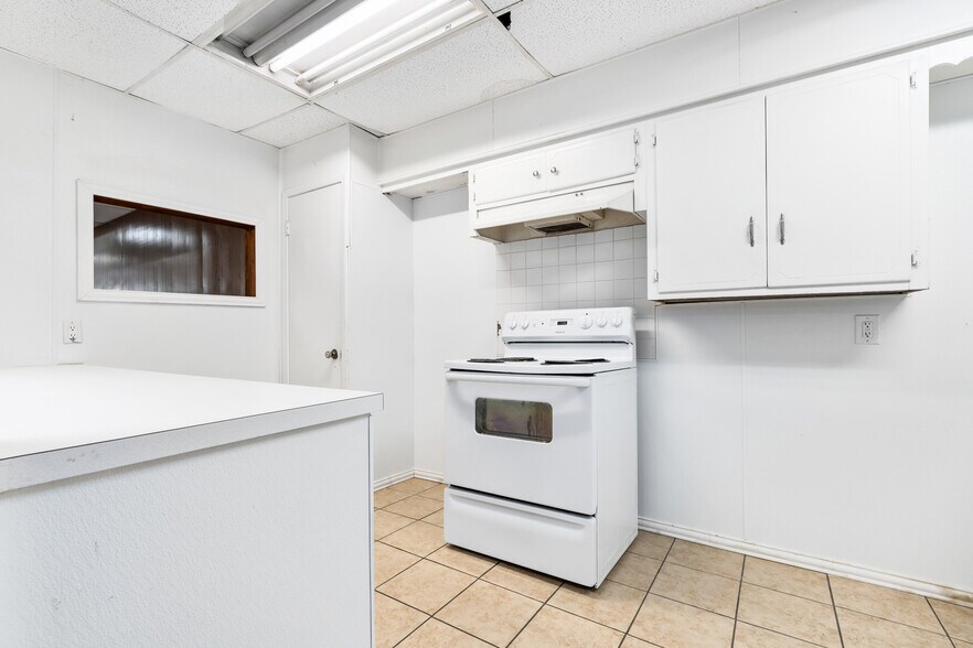 More Photos Of 103 W Main St, Itasca Storefront Retail Office For Sale