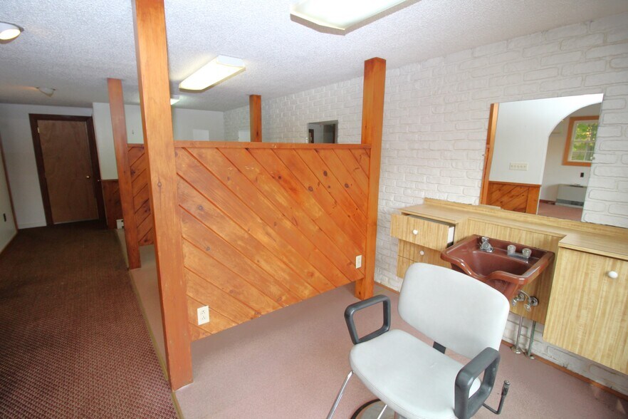 More Photos Of 107 Water Street, Farmington Office For Sale