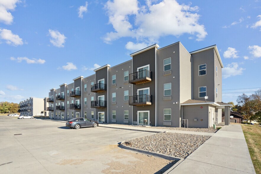 More Photos Of 2135 Edgewood Dr, Webster City Apartments For Sale