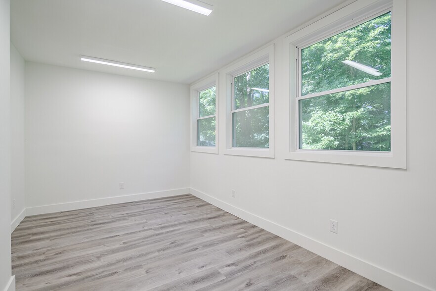 More Photos Of 5 Riverside Rd, Sandy Hook Medical For Sale