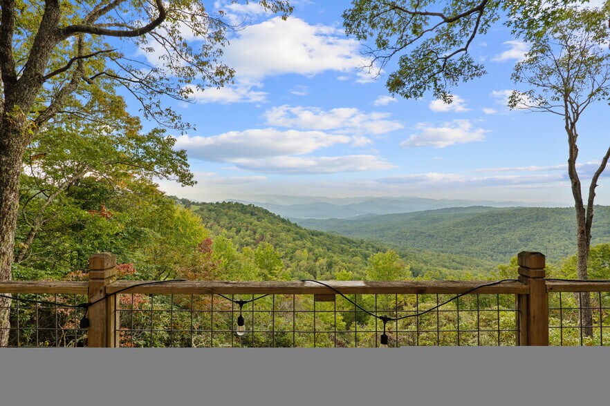 More Photos Of 243 Ridgeline Dr, Brevard Specialty For Sale