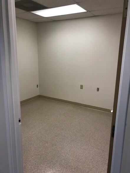 More Photos Of 17175 SW Tualatin Valley Hwy, Beaverton Medical For Lease