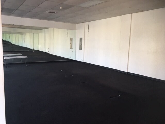 More Photos Of 1300 S Pacific Coast Hwy, Redondo Beach General Retail For Sale