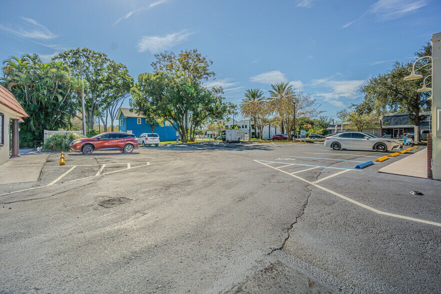 More Photos Of , Largo Unknown For Sale