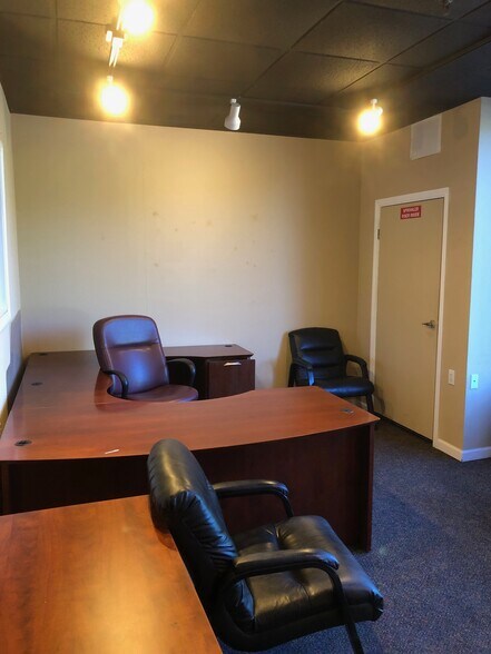 More Photos Of 1350 Central Ave, Santa Rosa Showroom For Lease