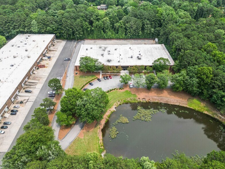 More Photos Of 2137 Flintstone Dr, Tucker Manufacturing For Lease