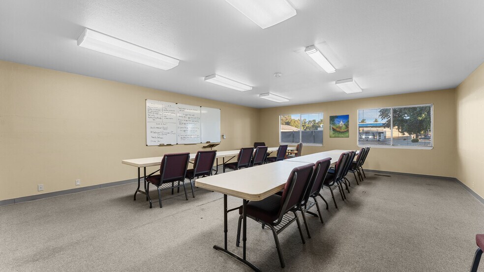 More Photos Of 355 Panama Ave, Chico Flex For Sale