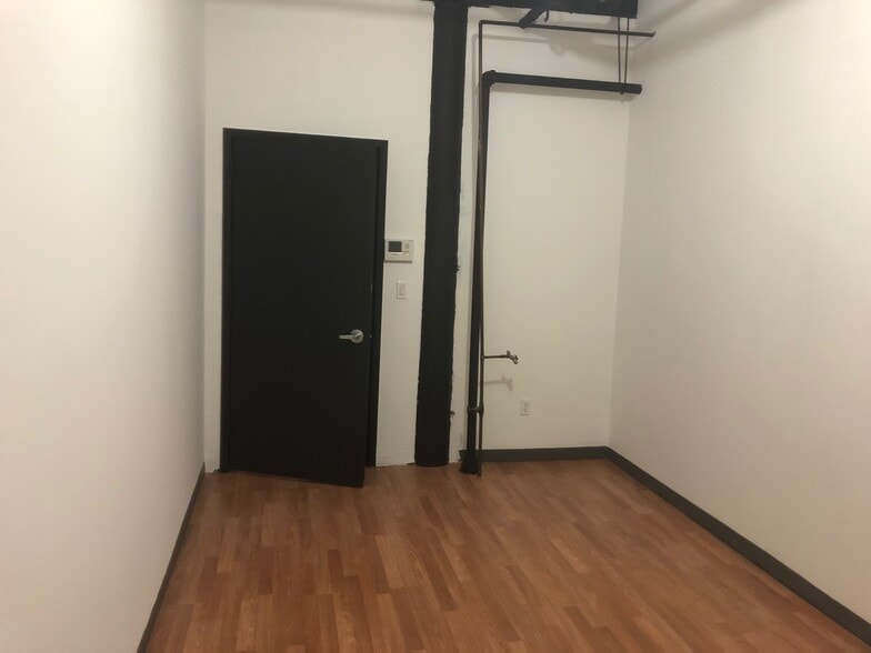 More Photos Of 32 Meadow St, Brooklyn Warehouse For Lease