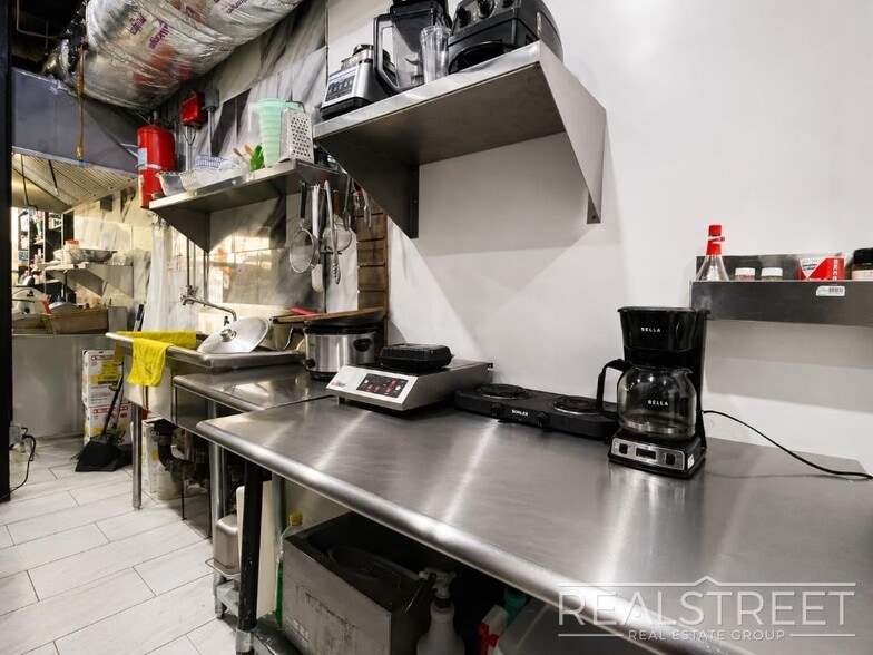 More Photos Of 856 Knickerbocker Ave, Brooklyn Storefront Retail Residential For Lease