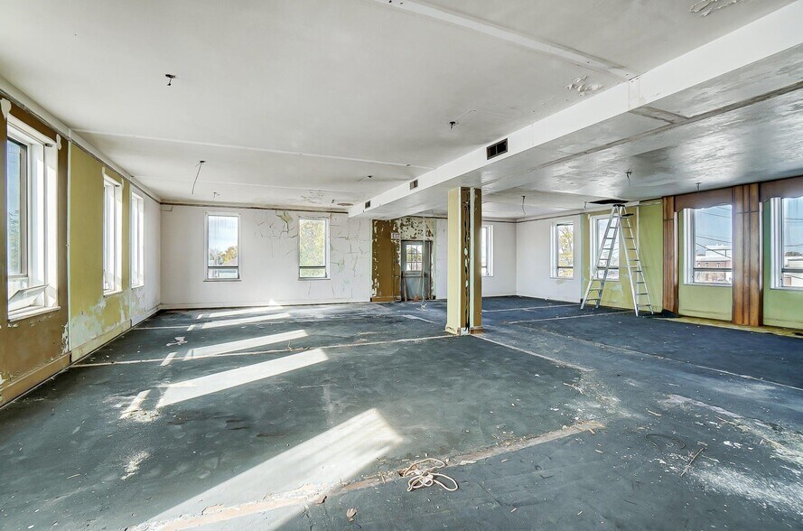 More Photos Of 311 S Main St, Celina Office For Sale