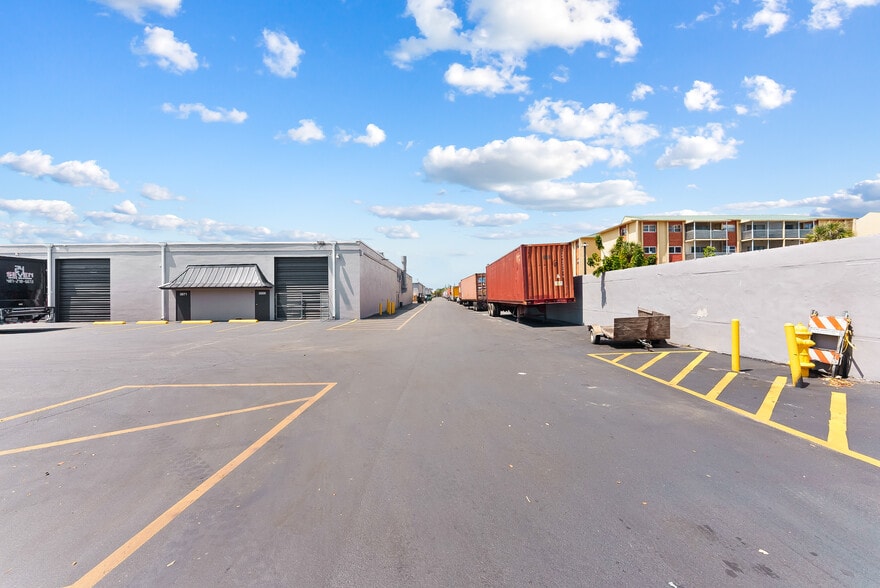 More Photos Of 3501-3531 NW 19th St, Fort Lauderdale Unknown For Lease