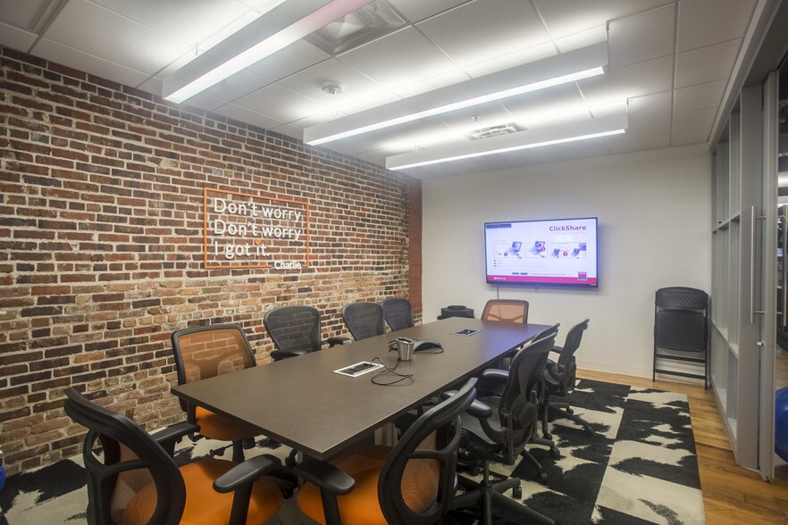 More Photos Of 1525 Hendry St, Fort Myers General Retail For Sale