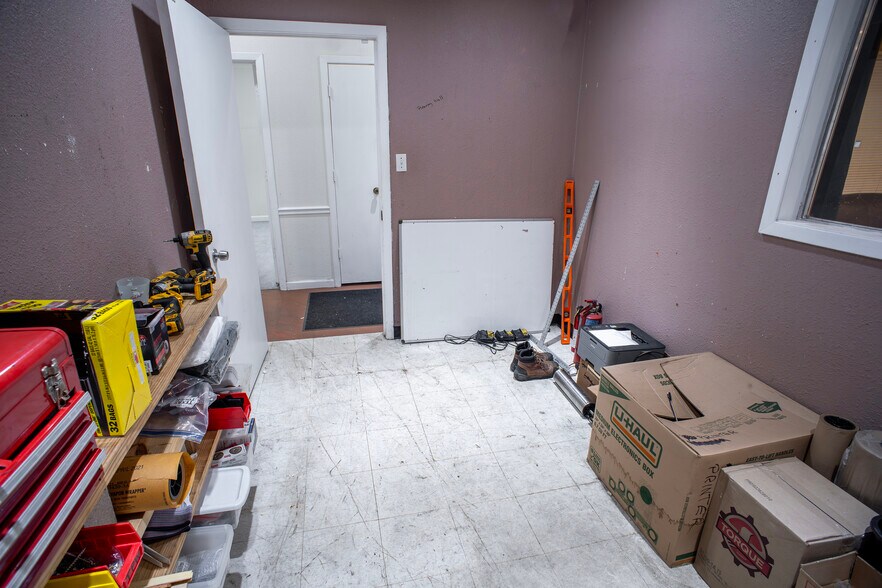 More Photos Of 910 Brenda St, Houston Warehouse For Sale