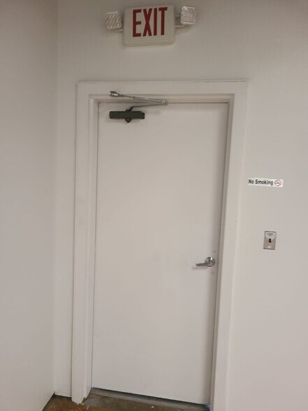 More Photos Of 2710 Shaver St, Pasadena Warehouse For Sale