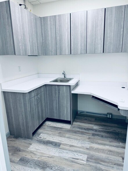 More Photos Of 4133 White Plains, Bronx Storefront Retail Office For Lease