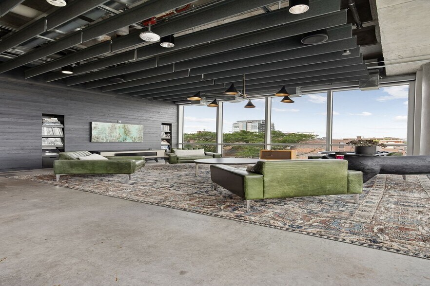 More Photos Of 404 E College St, Iowa City Hotel For Sale